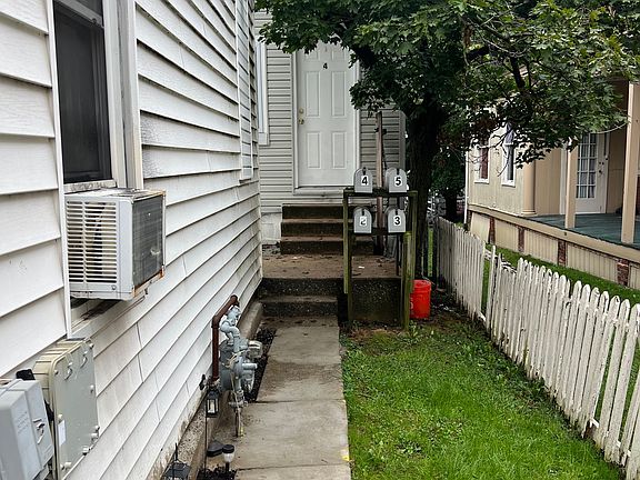 3rd image of 2630 Walnut St APT 4