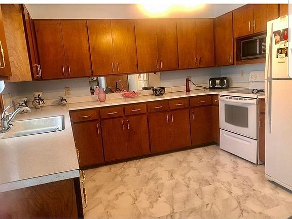 3rd image of 207 K Ave