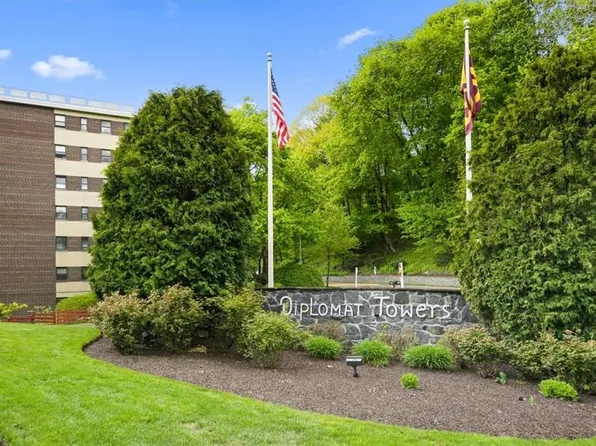 200 Diplomat Drive #2P, Mount Kisco, NY 10549