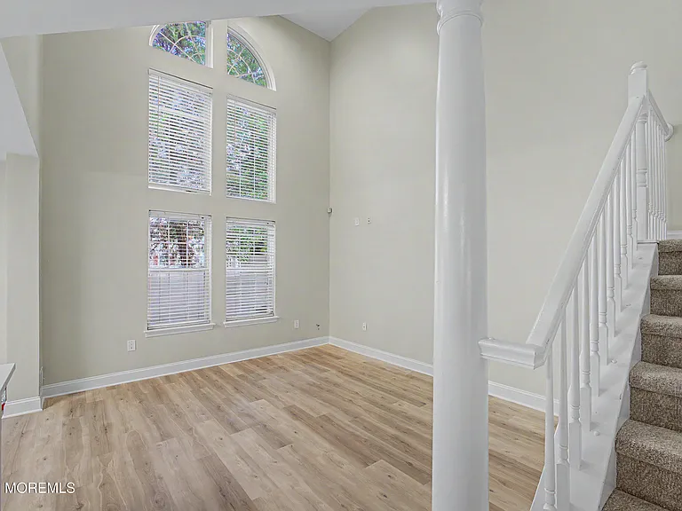 77 Picket Pl — Photo 7