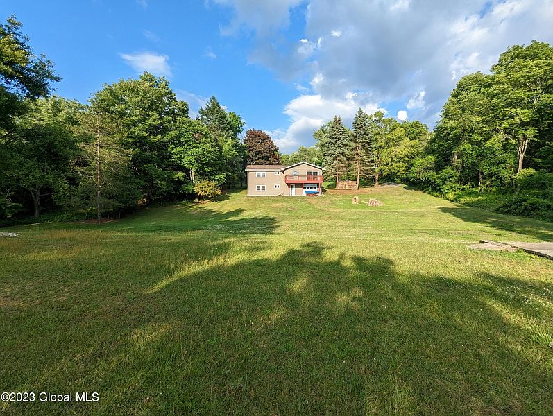 3rd image of 70 BENTLEY Drive