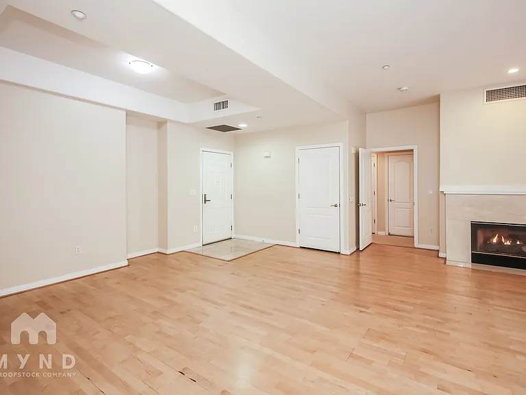 130 E San Fernando St #321 — Photo 5