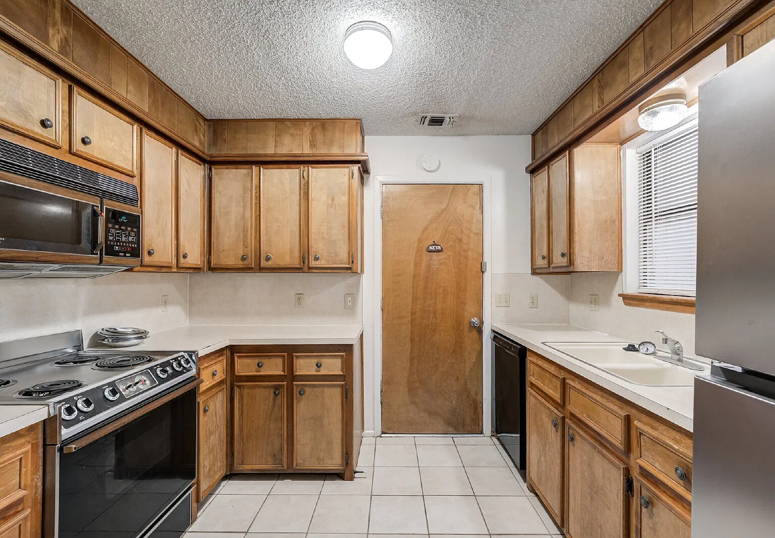 3 bed, 2.0 bath, 1443 sqft, $1,225 — Photo 4