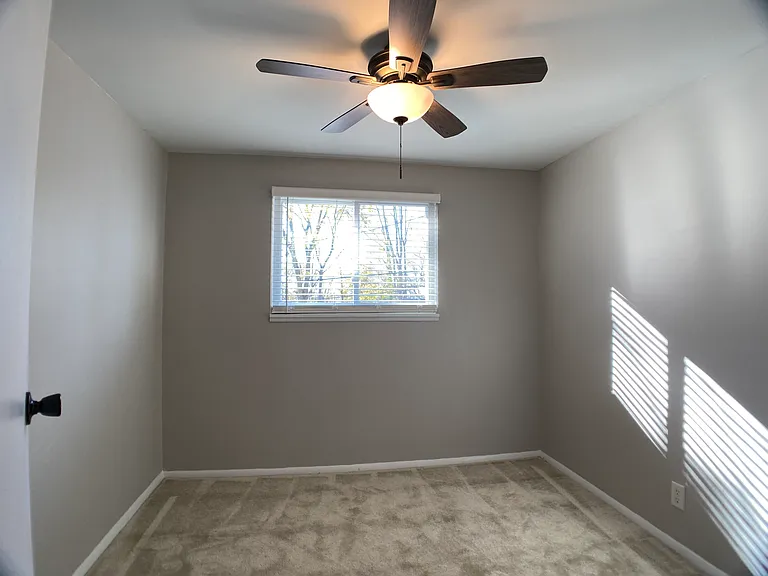 134 Oldham Ave — Photo 10
