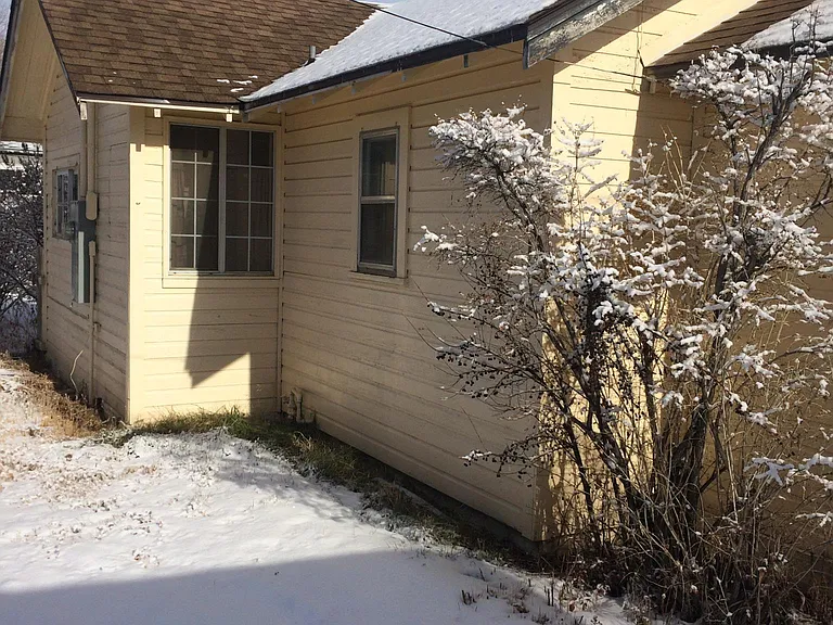 Backyard/offstreet parking