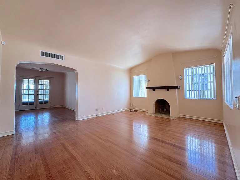 3706 Sacramento Ave — Photo 5