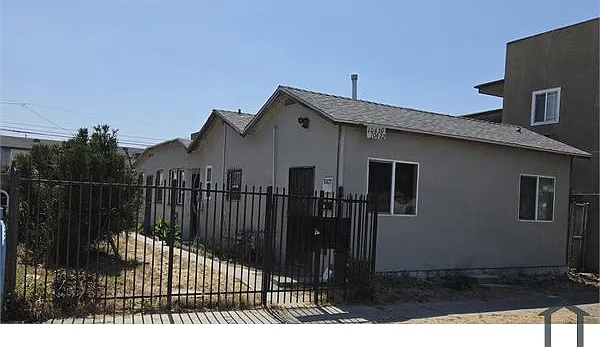 10420 S Broadway — Photo 6
