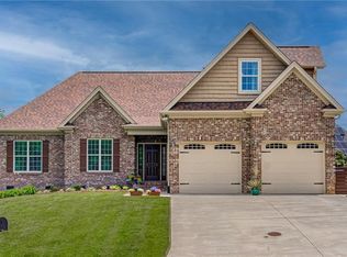 6821 Orchard Path Dr, Clemmons, NC 27012