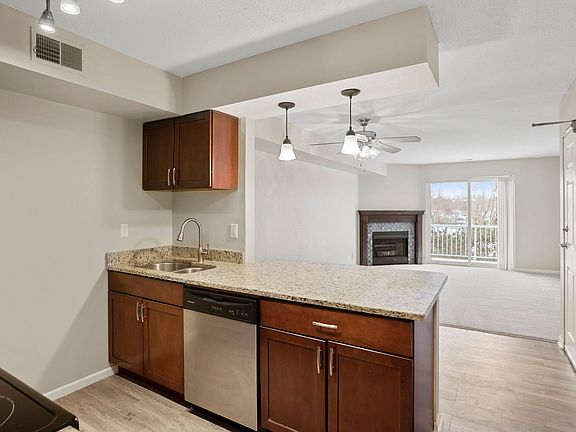 5th image of 1130 Town Centre Dr #1120-06