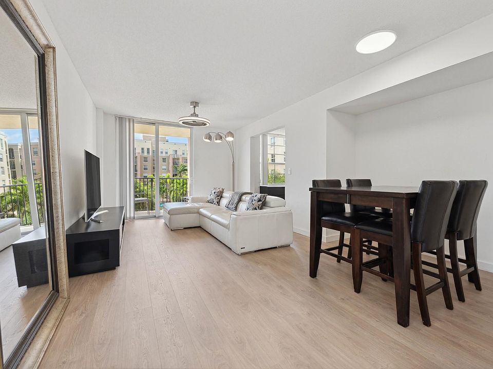 1st image of 520 SE 5th Avenue #2413