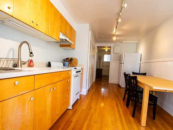 5th image of 148 Chenery St