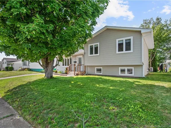 57 Upland Rd, Moncton, NB E1G 1K4