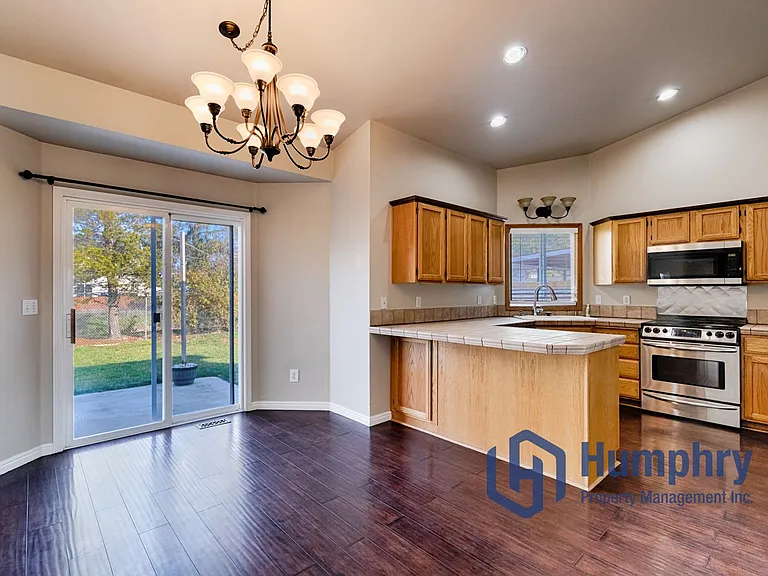 256 W Woodbury Dr — Photo 8