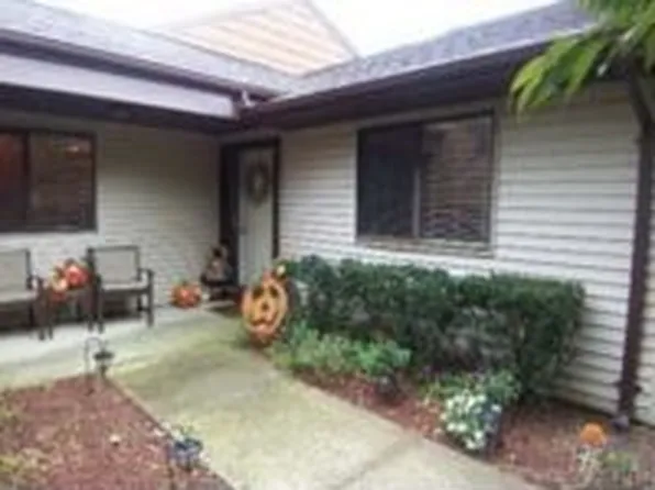 37 Ashley Cir, Commack, NY 11725