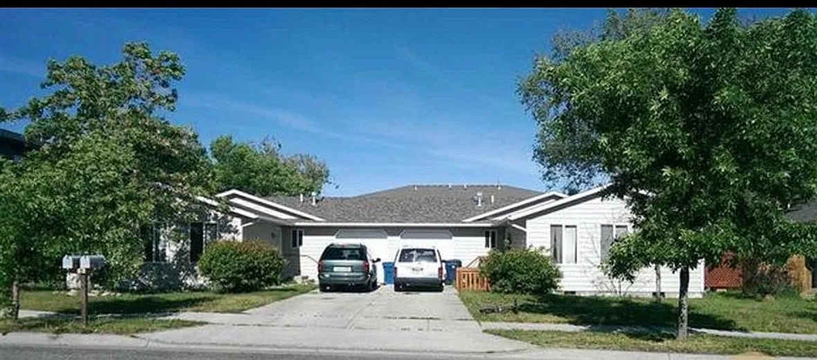 3 bed, 1096 sqft, $2,400 — Photo 1