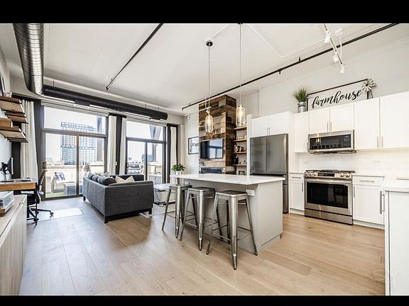 4th image of 1301 W Madison St APT 607