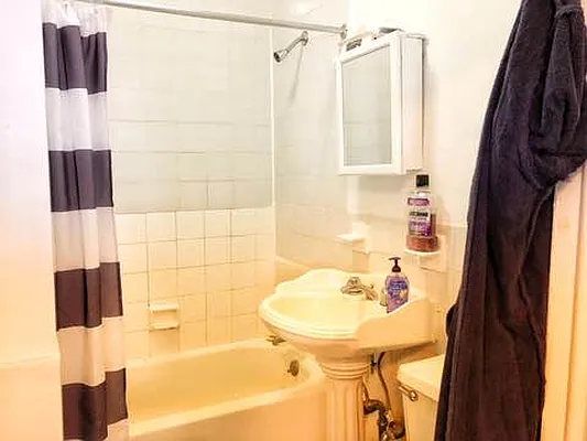 Rented by Friedman Roth Realty | media 11