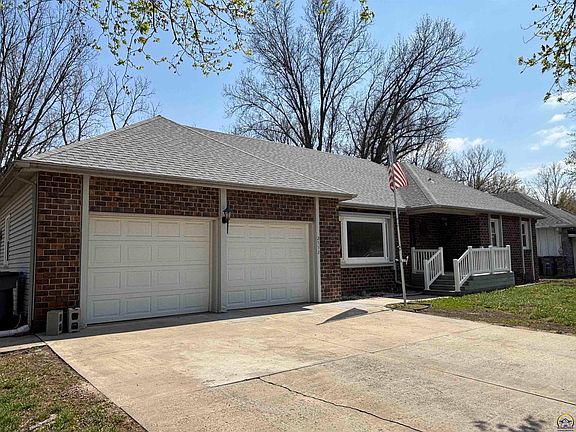 2nd image of 2552 Willow Ln