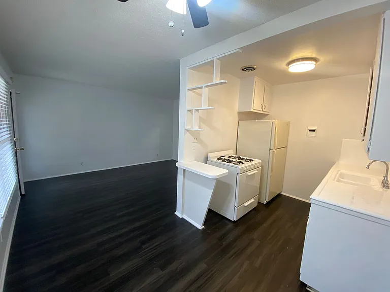 1019 Stanley Ave #1029 — Photo 9