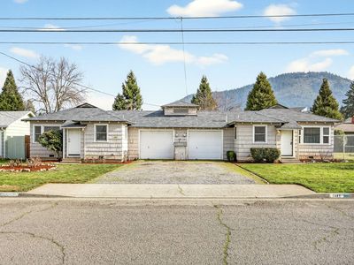 1595 Cloverlawn Dr, Grants Pass, OR, 97527