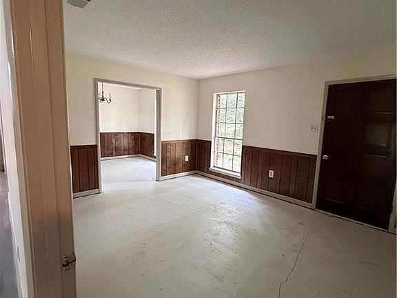 4th image of 5000 Christopher Rd