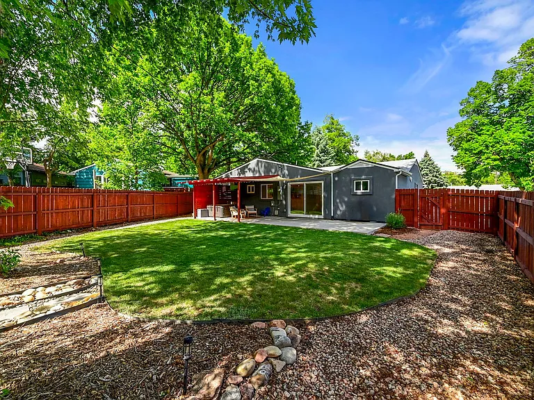820 Valley Rd — Photo 29