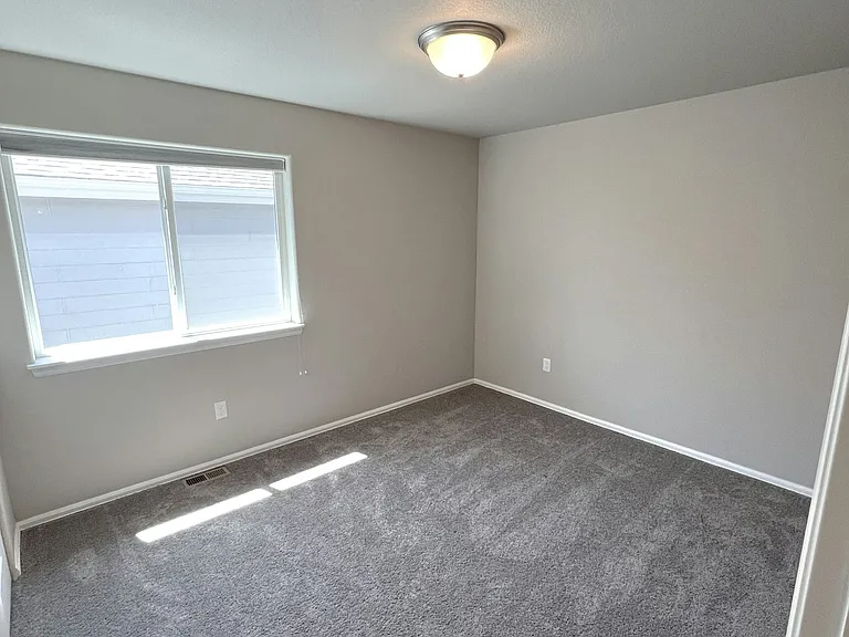 2618 Emerald St — Photo 9