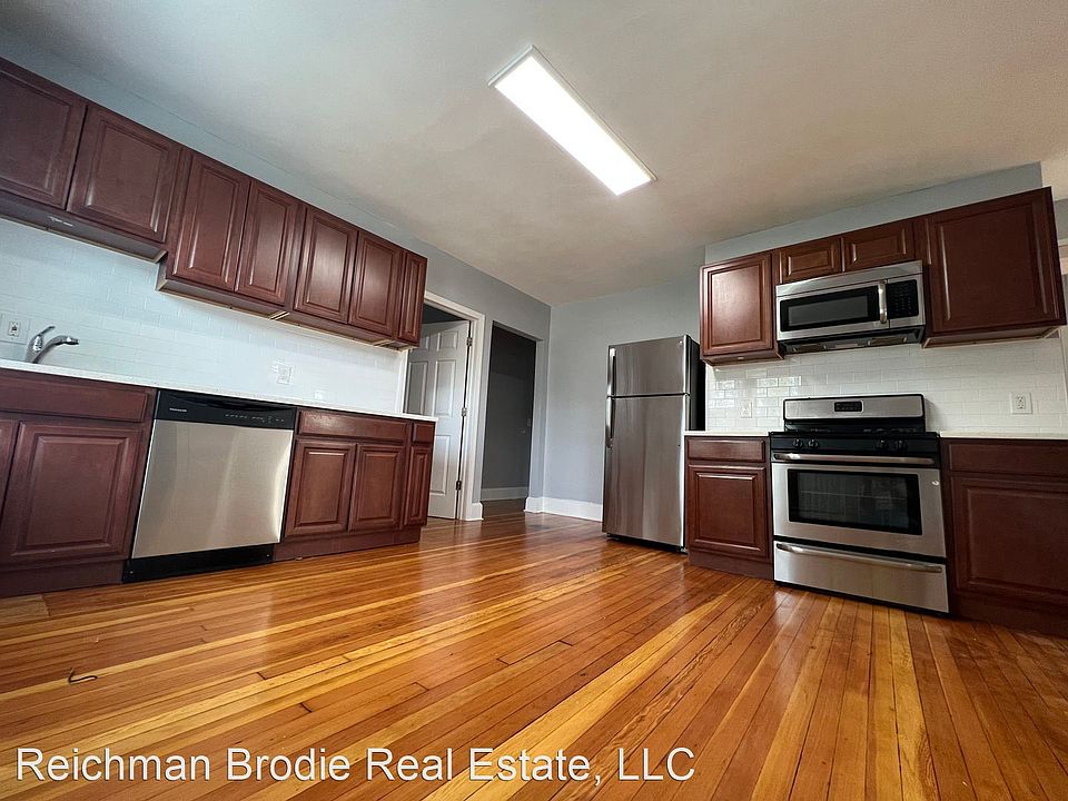 1st image of 92 Hemlock St #11333308