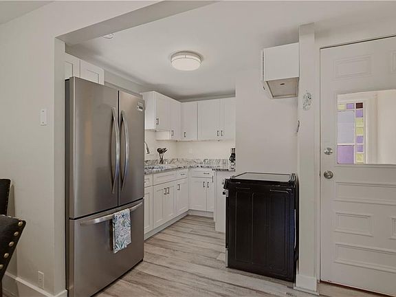 5th image of 629 Thames St #2