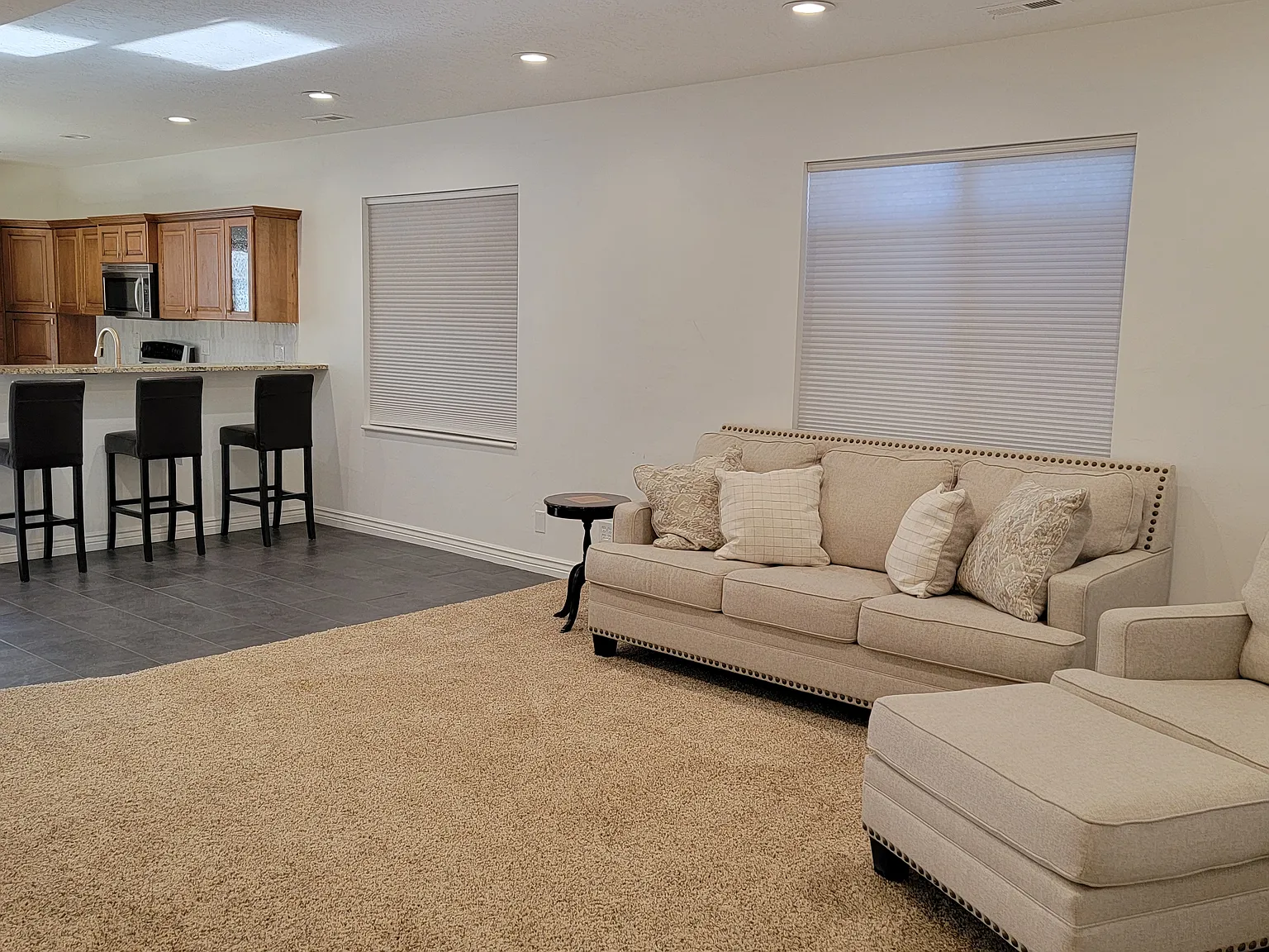 2 bed, 1010 sqft, $1,750 — Photo 2