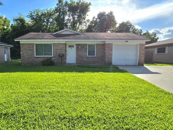1805 N 5th St, Baytown, TX 77520