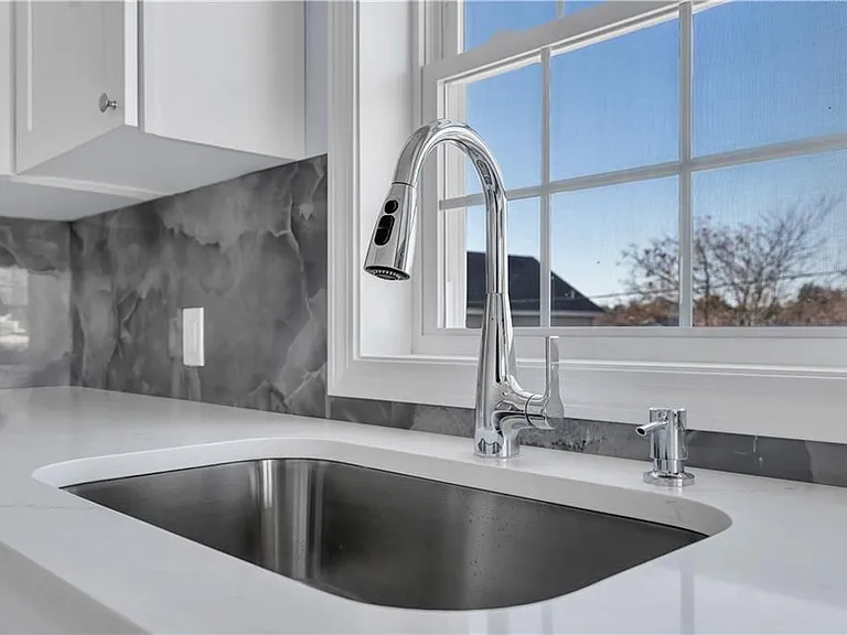10 Anthony Ave #2 — Photo 7