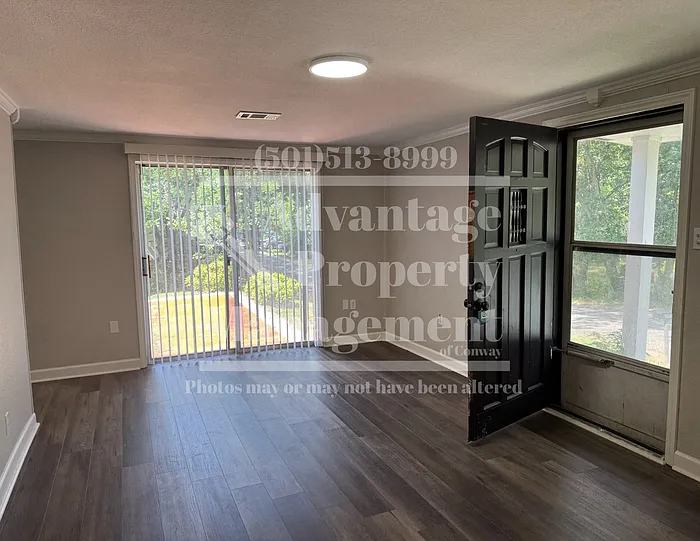 1519 Phyllis St — Photo 2
