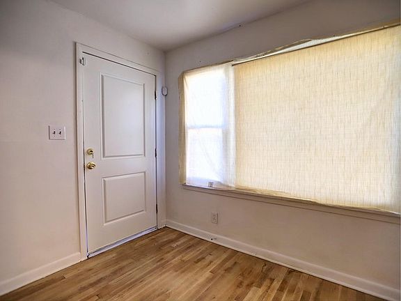 3rd image of 851 Amber Pl NW