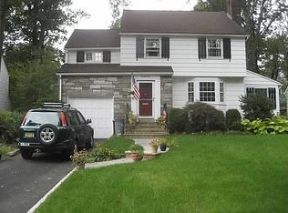 21 Meadowbrook Rd, Chatham, NJ 07928