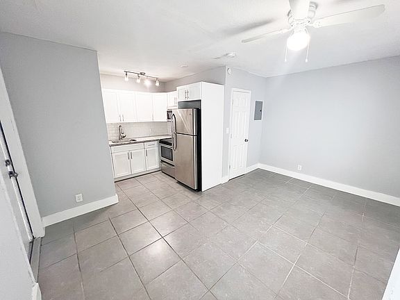 4th image of 635 NE 8th Ave APT 5