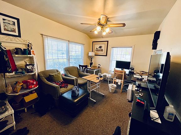 3rd image of 6 Spencer Ln