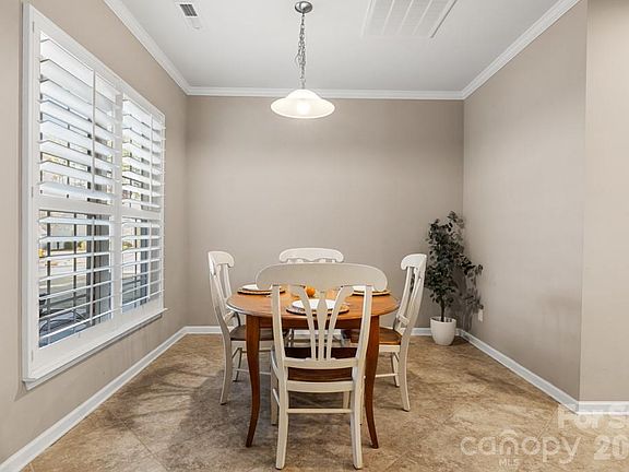 5th image of 1031 Fants Grove Ln