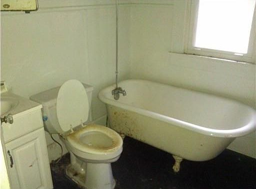 5th image of 2461 Quincy St S
