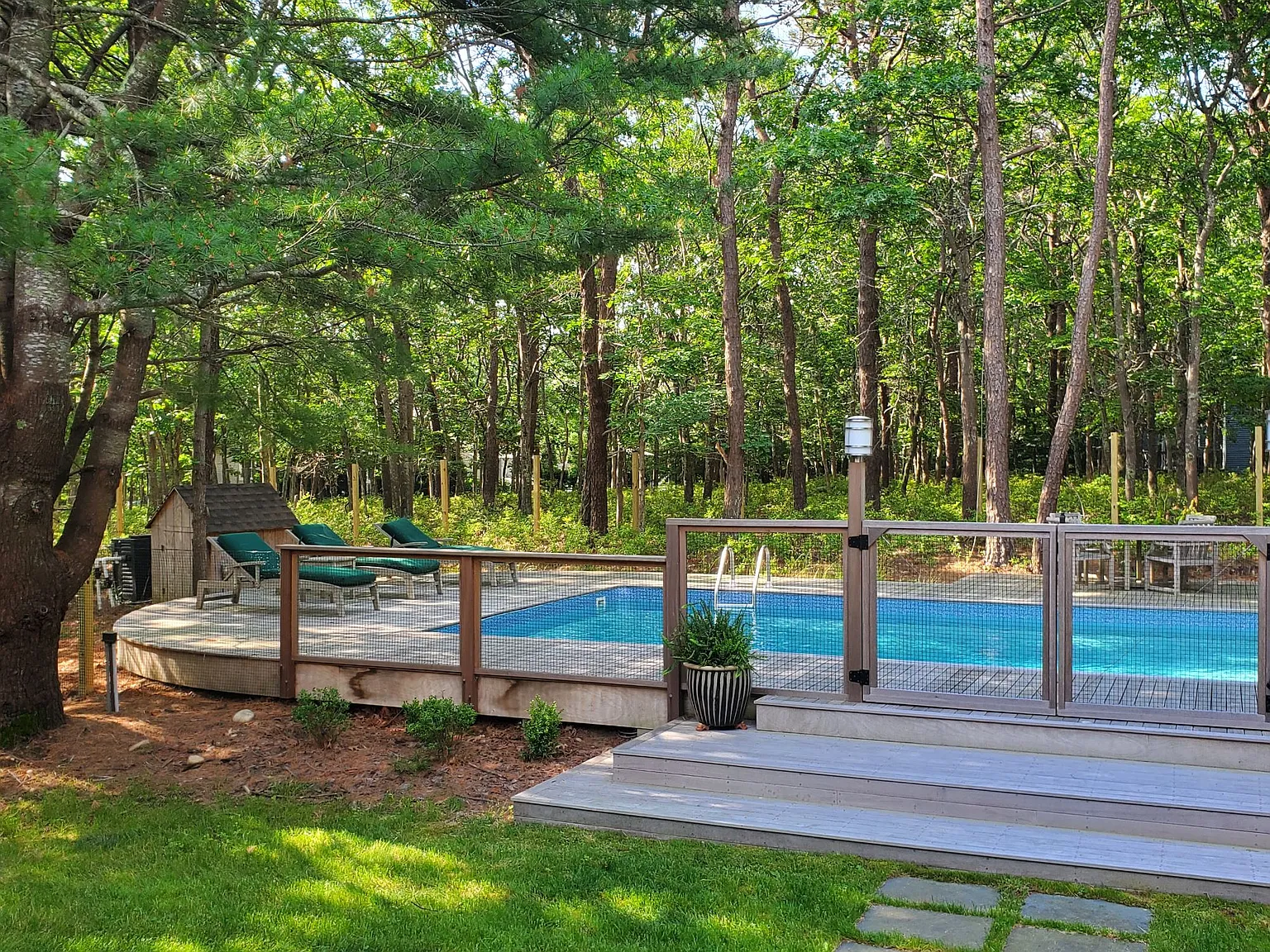East Hampton in Northwest — Photo 3
