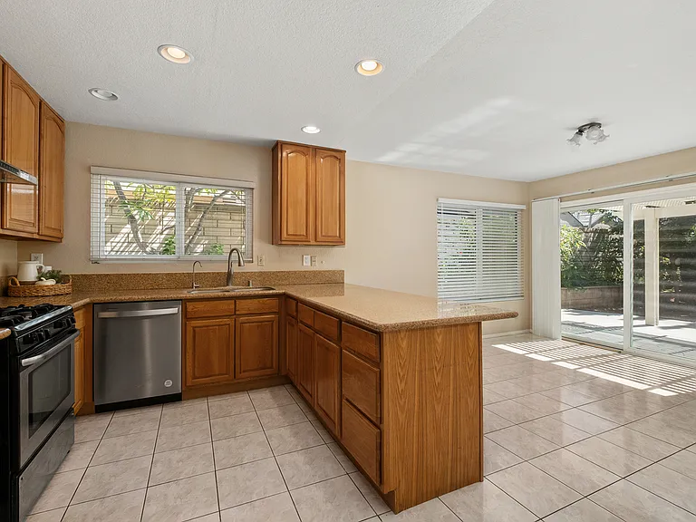 4068 Jeffrey Dr — Photo 8