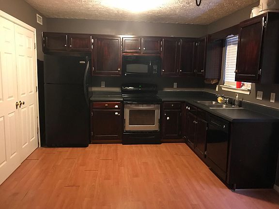 3rd image of 1421 Middleborough Ct