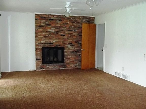 3rd image of 1528 Conneaut Ave