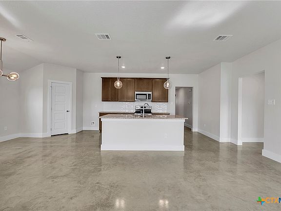 4th image of 1135 Lexington Dr