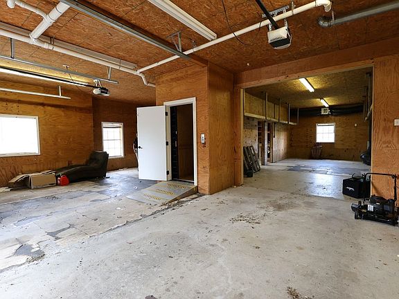 5th image of 524 Oakwood Dr
