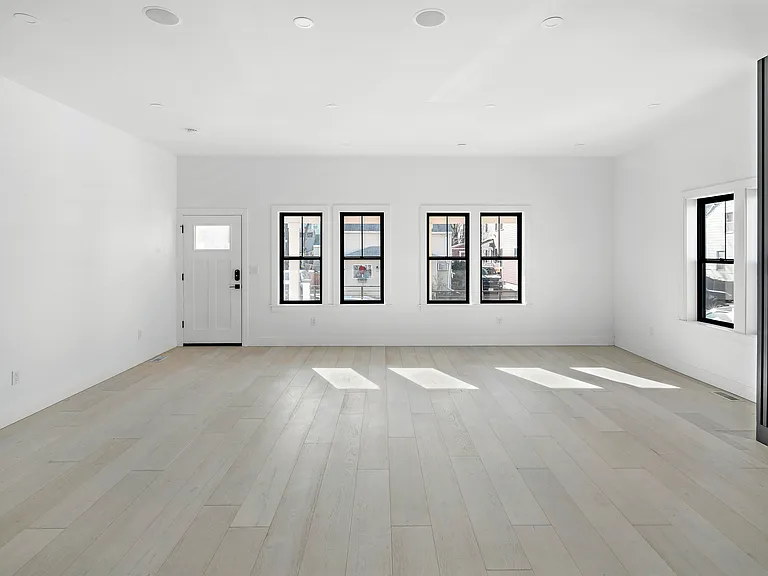 21 Woodbine St #21 — Photo 13