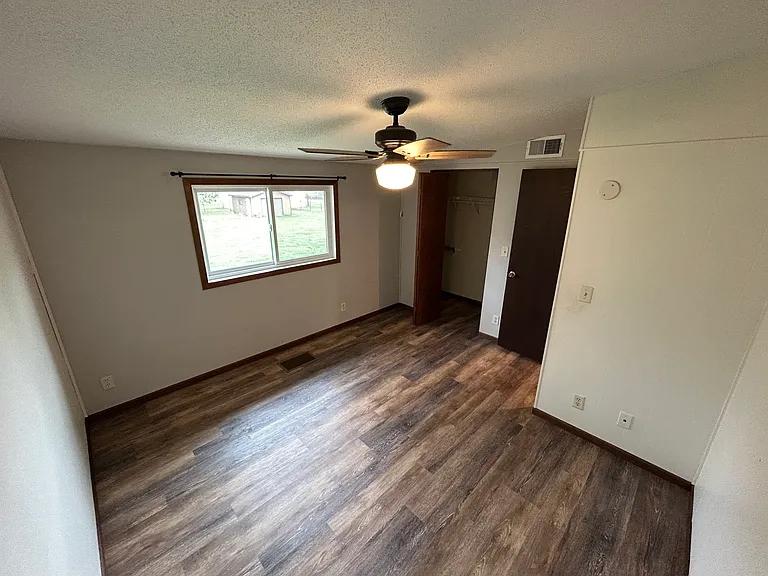 2716 Irvine Ave NW — Photo 4