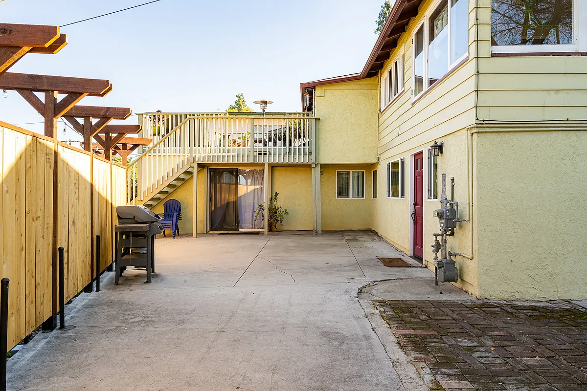 Over 900sq feet of private patio space! - 4519 Acacia Ave