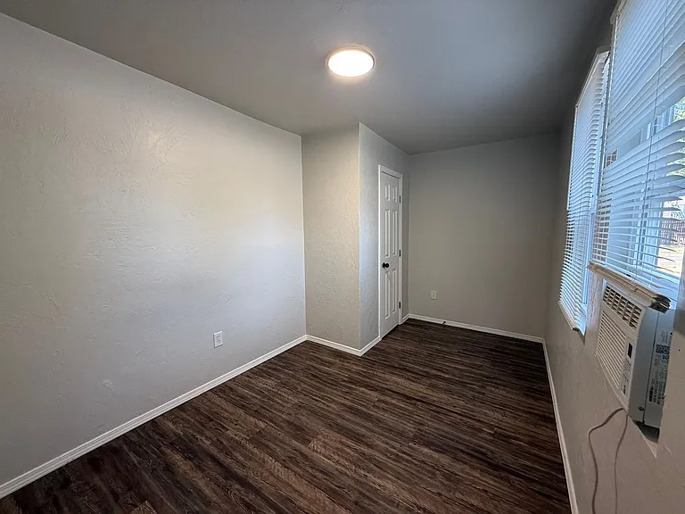 1612 N Villa Ave — Photo 10