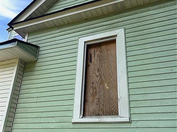 3rd image of 303 Grady Ave NE